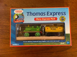 Curva de aprendizaje tren Thomas de madera/diecast ¡Paquete Percy Express a batería! - Imagen 1 de 2
