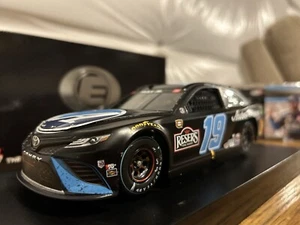 NASCAR Lionel Elite 2021 Martin Truex Jr #19 Darlington TB Win 1/24 Diecast Car - Picture 1 of 10