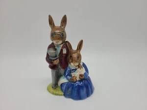 Vintage 1972 Royal Doulton Bunnykins FAMILY PHOTOGRAPH Figurine D 81 - Picture 1 of 7