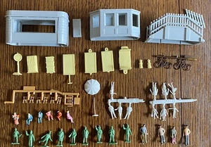 LOT AIRFIX DAPOL PREISER ETC …. ACCESSOIRES FIGURINES CIVILS WW2 1/72 1/76 (221 - Photo 1/9