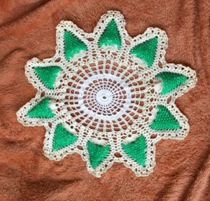 Tapete de árbol de Navidad vintage hecho a mano con cuentas verdes 19,75 pulgadas - Imagen 1 de 5