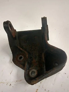 Jeep Wrangler TJ Engine Mount Bracket RH 4.0L 2003 OEM - Picture 1 of 3