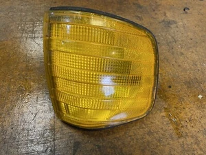 Mercedes W126 Turn Signal Corner Lamp Light RH Right OEM 1305233062 SE SEL SEC - Picture 1 of 5