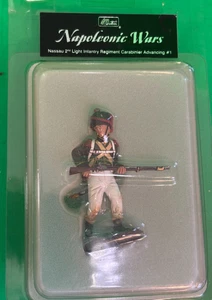 Britains Nassau 2nd Light FANTERIA Figura #17965 GUERRE NAPOLEONICHE 54mm - Foto 1 di 3