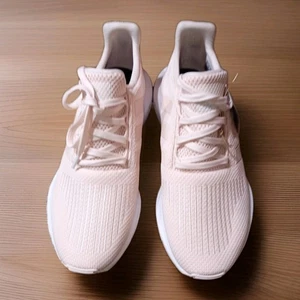 Adidas Swift Run 1.0 Wonder Cuarzo Nube Blanco Zapatilla IE7478 Mujer Talla 8.5 - Imagen 1 de 8