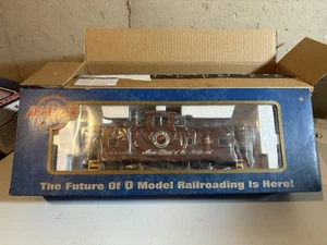 Atlas O Northern Pacific Cupola Caboose #1104 2-Rail #7651-2 - Picture 1 of 2