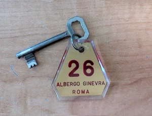 Vintage Albergo Ginevra Roma Zimmer 26 Hotel altmodisch Schlüssel Schlüsselanhänger RAR - Bild 1 von 2