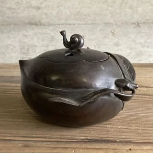 Räuchergefäß in Persimonenform mit Schnecke, B5,7 x H 3,7 Zoll Japanisch Antik - Bild 1 von 20