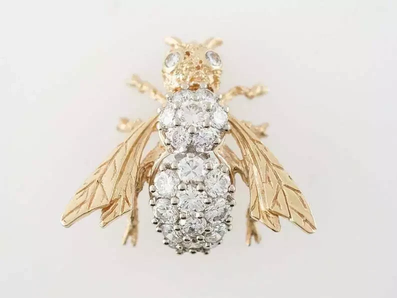Broche prendedor redondo de diseño de abeja con diamantes de corte brillante de 2,00 quilates enchapado en oro amarillo de 14 k Foto 1 de 4