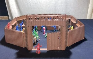 Ford Cheyenne Multiple Toymakers Western Playset, with Fort Battle Missing Parts - Picture 1 of 14