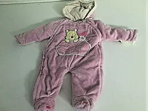Tuta da neve Winnie Pooh Piglet taglia 3/6 mesi rosa capospalla con cappuccio zip intera - Foto 1 di 11