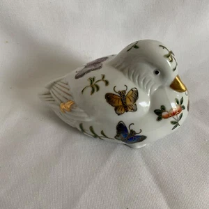 Porzellan sitzende Taube Ente Vogel mit bemalten Schmetterlingen Andrea Sadek Japan - Bild 1 von 7