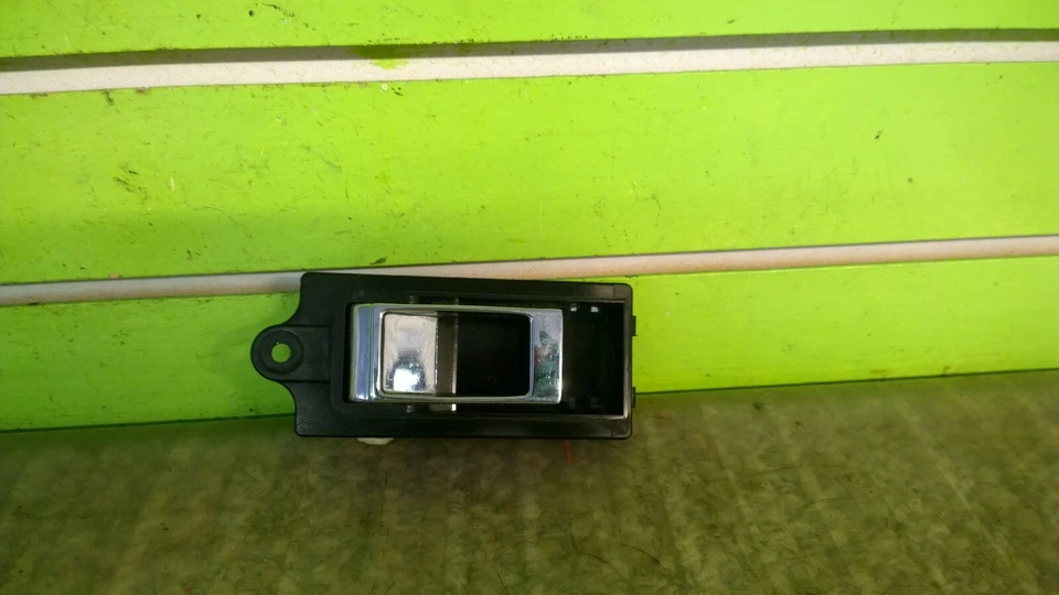 90 91 CHRYSLER IMPERIAL STD 3,3 L A LA DERECHA TRASERA INTERIOR MANIJA DE PUERTA FABRICANTE ORIGINAL 1560-13 Foto 1 de 2