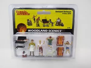 Woodland Scenics O 2765 Hinterhof Grill BBQ Grill Rasen Stühle Hund Figur Set - Bild 1 von 2