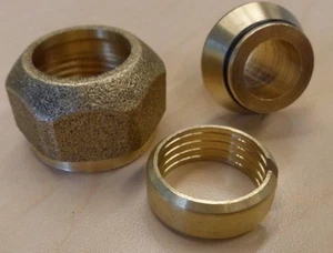 HRXC58 Lot of 103 - Pex HRH Compression x Manifold Fitting 5/8" - Plumbing - Picture 1 of 3