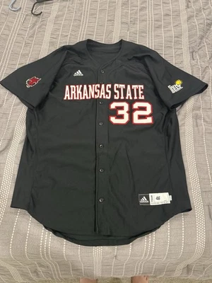 Camiseta de béisbol Adidas Arkansas State Red Wolves #32 talla 46 cinturón negro para el sol Foto 1 de 4