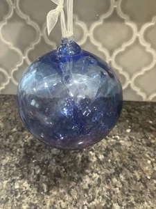 Adorno de vidrio soplado a mano colgante amistad mirando brujas bola 6" diámetro exterior - Imagen 1 de 2