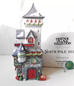 NORTH POLE POST OFFICE # 56235 DEPARTMENT 56 - PENSIONIERTE NORDPOLSERIE - Bild 1 von 3