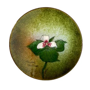 Piccolo Trillium Flower Smaltato su piatto di rame di M Ratcliff, larghezza 4-1/4" - Foto 1 di 10
