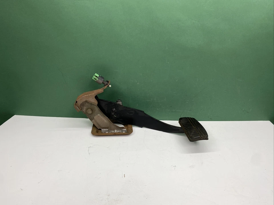 Pedal de freio 2007-2012 Mitsubishi Eclipse GS fabricante de equipamento original - Imagem 1 de 4