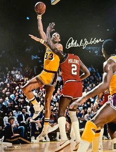 Kareem Abdul-Jabbar Authentic 16x20 Autograph Photo - Picture 1 of 3