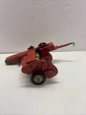 Vtg 1/16 True Scale Hay Baler - Image 1 of 4