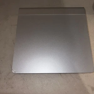 Apple A1339 Magic Trackpad - Silver Bluetooth Wireless MC380LL/A cracked corner - Zdjęcie 1 z 4