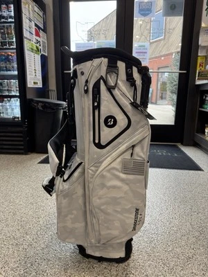 NUEVA BOLSA DE PIE DE GOLF LIGERA BRIDESTONE GAMBLER / 4 VÍAS / CAMUFLAJE ARTÍSTICO Foto 1 de 4