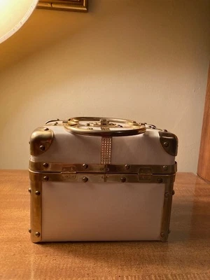 Delill Italia Mujer’s Blanco Imitación Cuero Caja Cartera Tren Estuche Foto 1 de 4