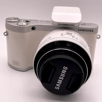 Cámara digital Samsung NX300 sin espejo - blanca - no enciende - para piezas Foto 1 de 4