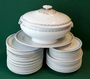 ANTICO SERVIZIO PIATTI PORCELLANA CERAMICA FINE '800 S.C. RICHARD 51 PEZZI. VV17 - Foto 1 di 12