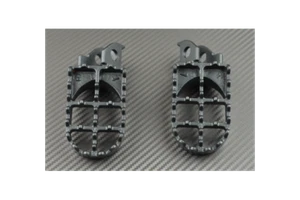 Left & Right Front Wide Footrest Foot Pegs SUZUKI DR 650 1996-1997 - Picture 1 of 3