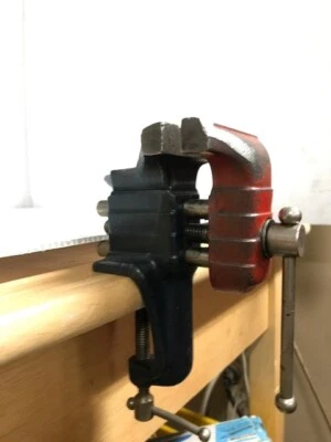 Винтажные зажимные тиски Stanley Defiance 2 дюйма в стиле ар-деко (FC201-3 T1102) - Изображение 1 из 4