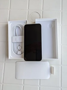 iPhone 16e Blanc 5G avec AI, 128 Go, tout neuf dans sa boite avec facture orange - Photo 1 sur 13