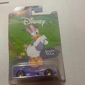Coche personaje fundido a presión Hot Wheels Disney Daisy Duck 2017 - Imagen 1 de 6