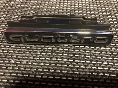 Audi Quattro Emblem Grill 4G0853737 - Bild 1 von 2