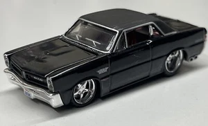 Maisto Pro Rodz Black ‘65 Pontiac GTO, 1:64 - Picture 1 of 3