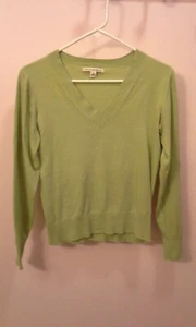 Suéter verde cuello en V Banana Republic talla S - Imagen 1 de 3