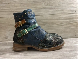 L'Artiste Spring Step Success Women's Size 37 7 Boots Booties Multicolor Combat - Picture 1 of 14