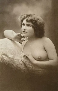 AK Erotik Frau nackt erotic girl nude pc - Picture 1 of 2