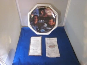 Bonds of Friendship Star Trek Voyager Episodes Hamilton Plate by Dan Curry 1996 - Picture 1 of 5