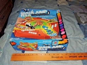 Vintage 1980 - Quick Jump It's A Skunk - Hasbro Board Game - USED, NOT WORKING - Picture 1 of 2