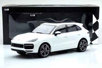 1:18 Minichamps 2017 Porsche Cayenne Turbo S White Diecast Model Car - Image 1 of 4