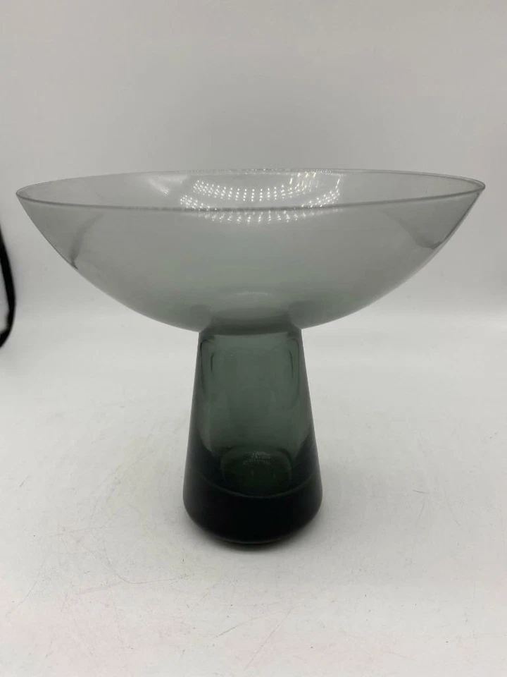 MCM escandinavo? Jarrón de vidrio ahumado con forma de cuenco Foto 1 de 1