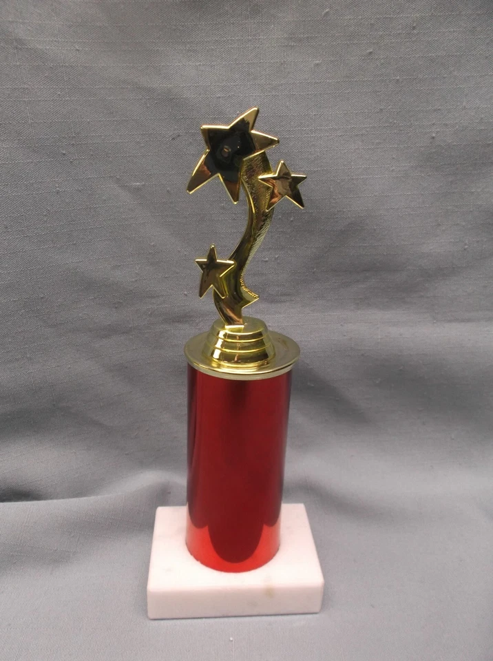 假日多星奖杯白色底座红色柱 — 第 1/1 张图片