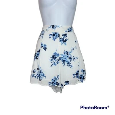 Aqua Women's White with Blue Floral lined Skort Size Small New with Tags - Image 1 of 4