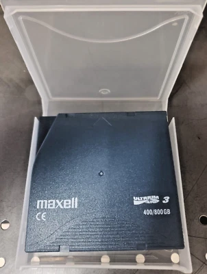 Caja de 20 cartuchos de datos de cinta Maxell 400/800 Gb LTO-3 Ultrium3 con código de barras - Usado Foto 1 de 4
