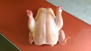Hähnchen Halbiert / Broiler / Grillhähnchen / Hähnchenfleisch / Küchenfertig - Bild 1 von 4