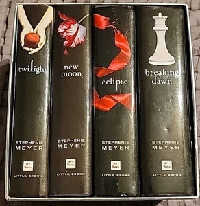 Twilight Saga Collection Set by Stephenie Meyer Boxed Set (2008, Hardcover) 1-4 - Foto 1 di 11