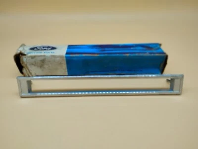 D7SZ-15A440-C FORD OEM NOS 1977-1979 THUNDERBIRD SIDE MARKER BEZEL RH - Image 1 of 3